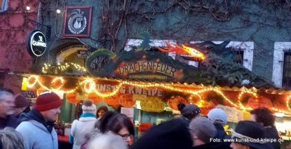 Auf Glühweinverabreicher wie hier am "Drachenfeuer" Glühweinstand von Kunst und Kneipe "Zur Freien Republik Schwarzenberg" kommen Veränderungen zu. Auf Glühweinverabreicher wie hier am "Drachenfeuer" Glühweinstand von Kunst und Kneipe "Zur Freien Republik Schwarzenberg" kommen Veränderungen zu.
